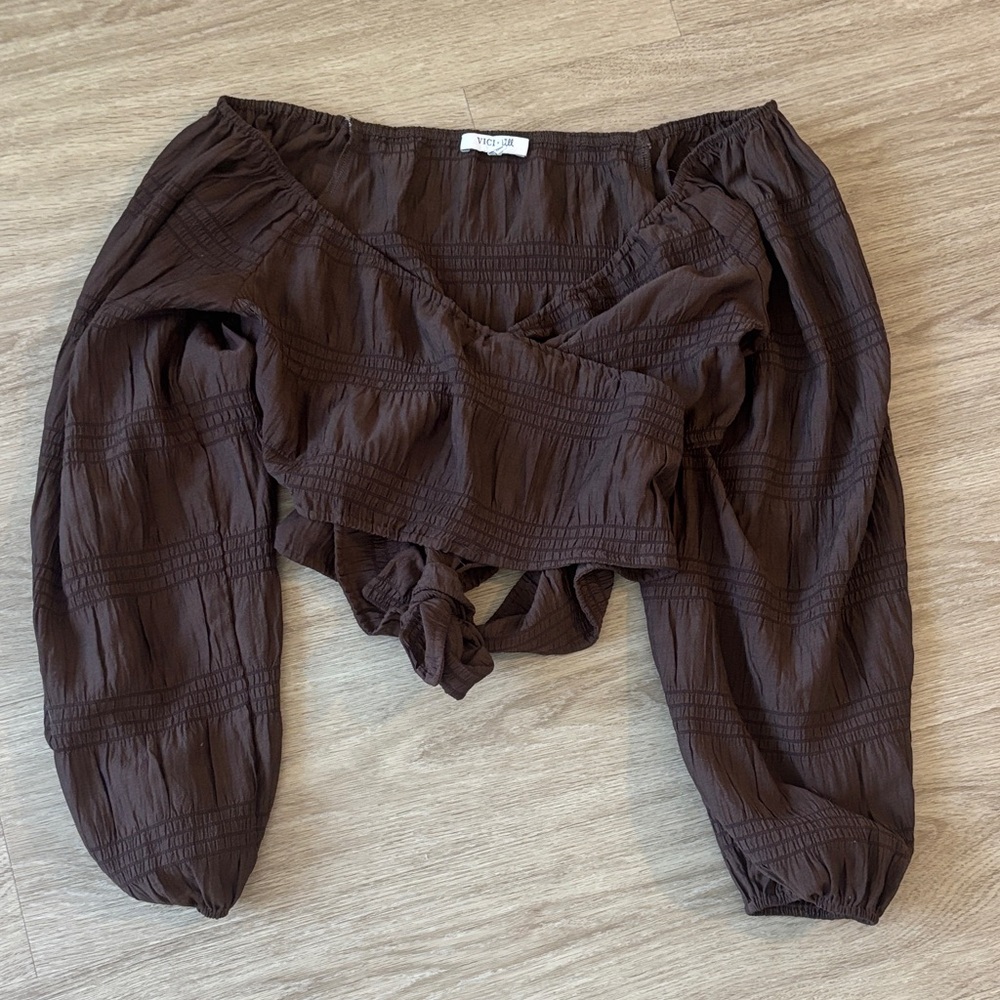 Exclusive Collab Vici x Jill Cropped Wrap Around Top
